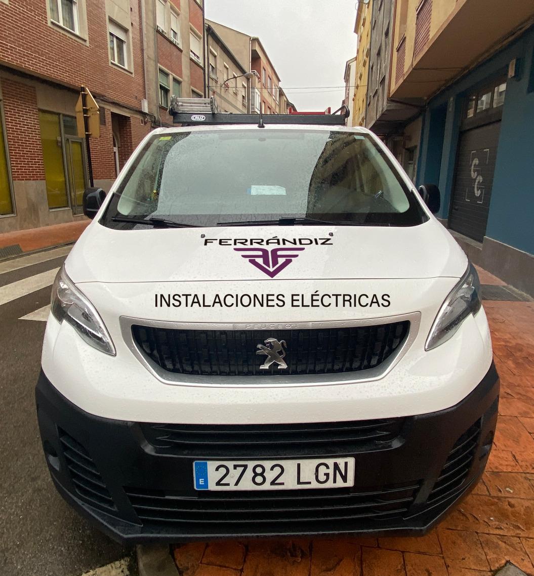 Furgoneta de electricista en Ponferrada